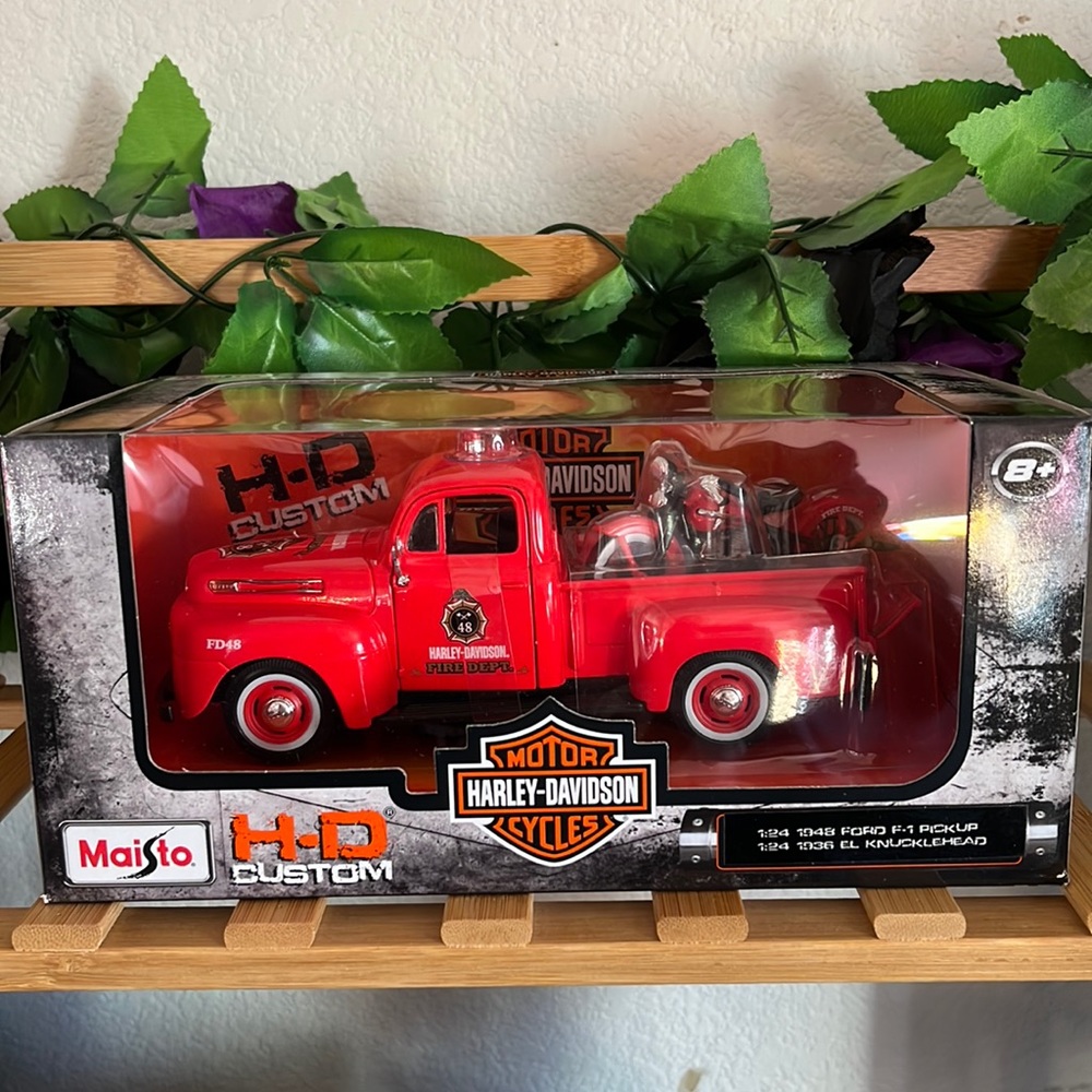 Harley Davison 1948 Ford F-1 Pickup